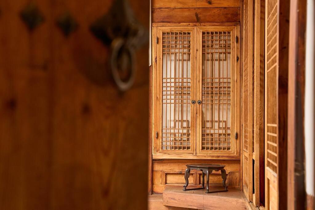 Hanok Angnid Gongian Seoul