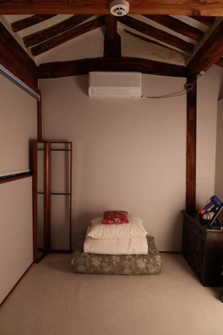 Hanok Angnid Gongian * Seoul