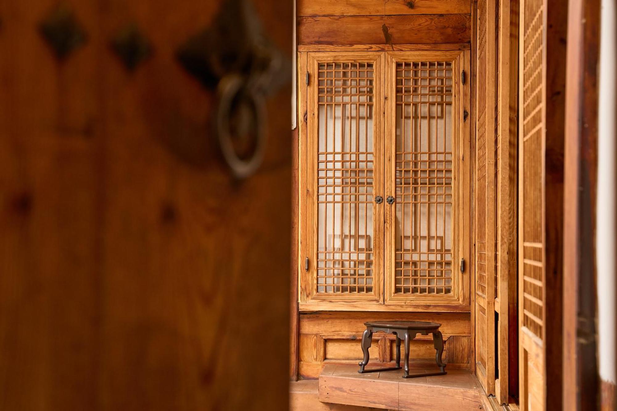 Hanok Angnid Gongian * Seoul